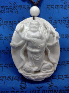白六臂瑪哈嘎啦雪雲石吊墜